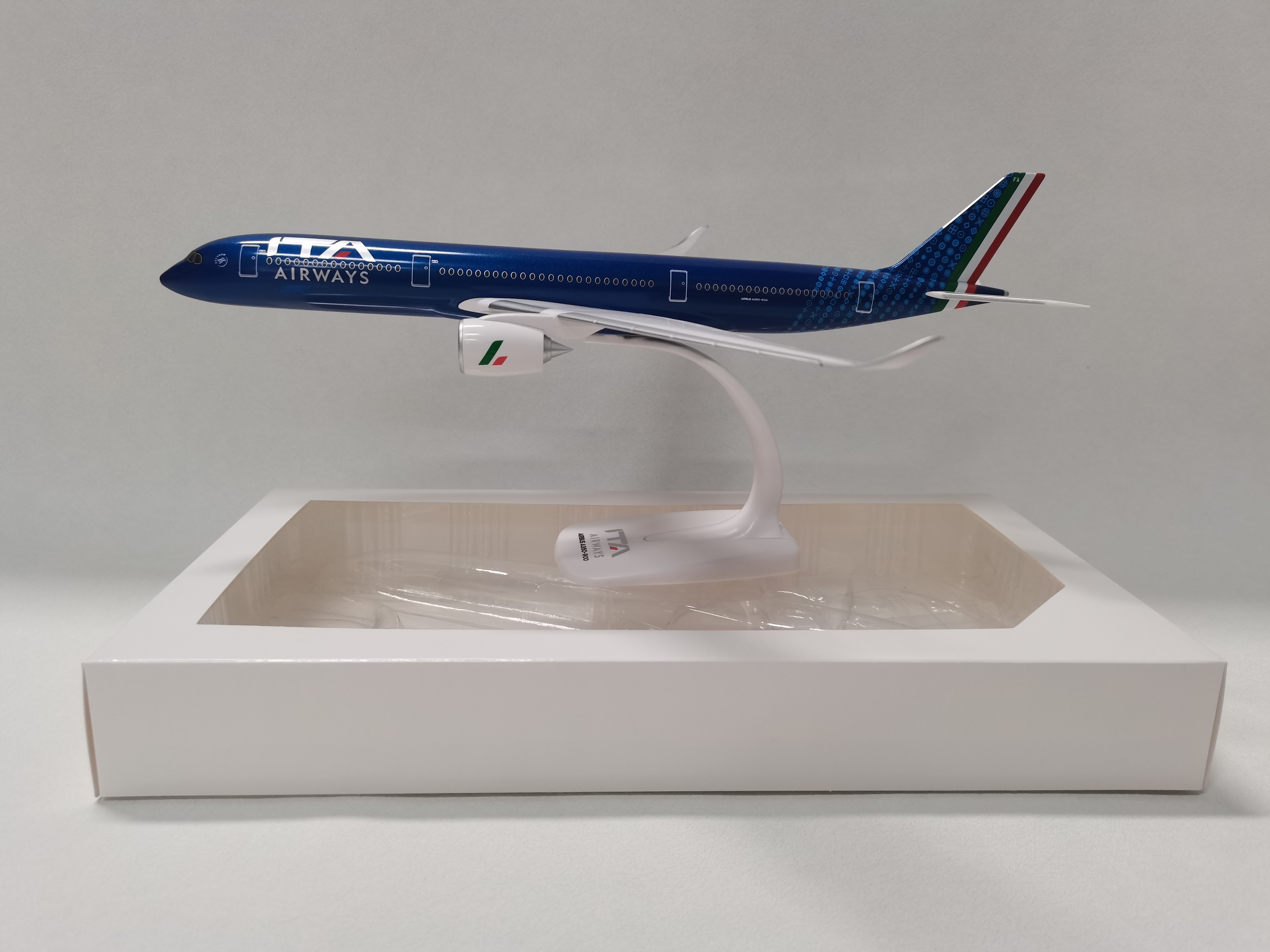 Model Kit Italeri - A350-900 Italy ITA Airways Plane Metal